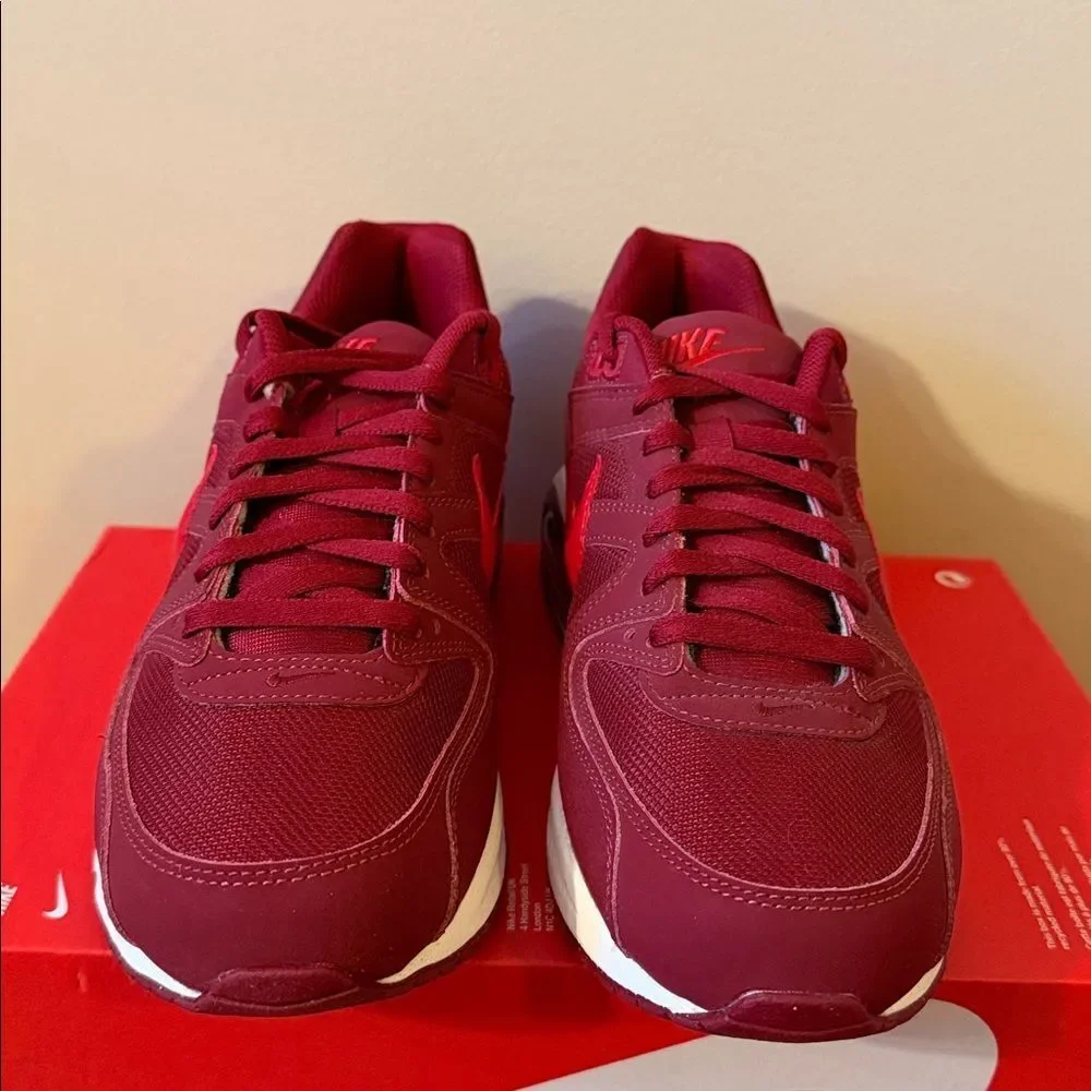 Nike Air Max Command Gym Red 629993-661 Men’s Size 9